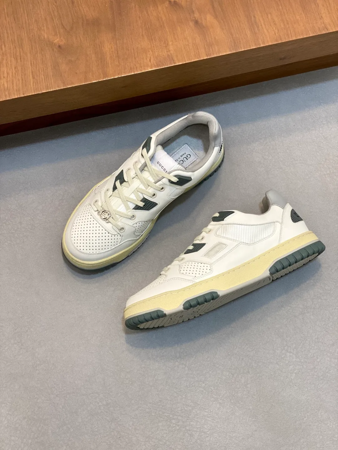 Men's Shoes 💰660 𝐆𝐮𝐜𝐜𝐢 𝐑𝐞-𝐖𝐞𝐛 As the first sneaker created by Sabato De Sarno for Gucci, the Re-Web series reinterprets the brand's classic stripes and sets off the modern silhouette design with bold and unique details. These shoes are crafted from white leather. This new sneaker is ingeniously decorated with many of the brand's classic details, and is equipped with a bright red and green webbing tongue, which will make people fall in love at first sight. White leather treated with a special process for softness and luster, with an embossed grainy texture. Script Gucci logo and interlocking G web label with Interlocking G and script Gucci logo. Rubber outsole with interlocking G detail eyelets. Web tongue. Size: 39-44 (customized for sizes 38 and 45)